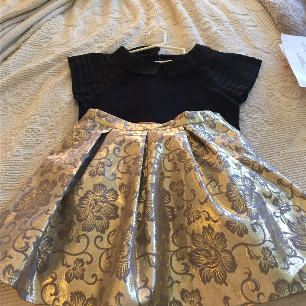 Gold skirt, great for holiday dress up occasions